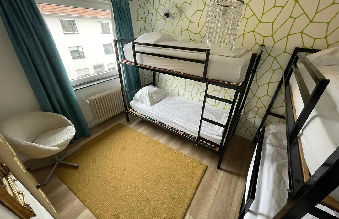 Weltempfänger Hostel-1